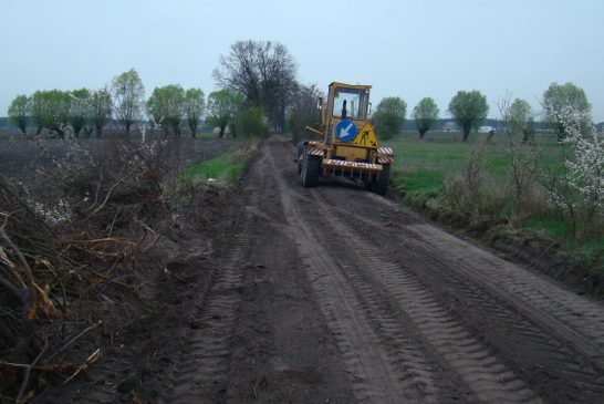 Droga gminna Dębówka  w trakcie prowadzonych  prac zd. nr. 7