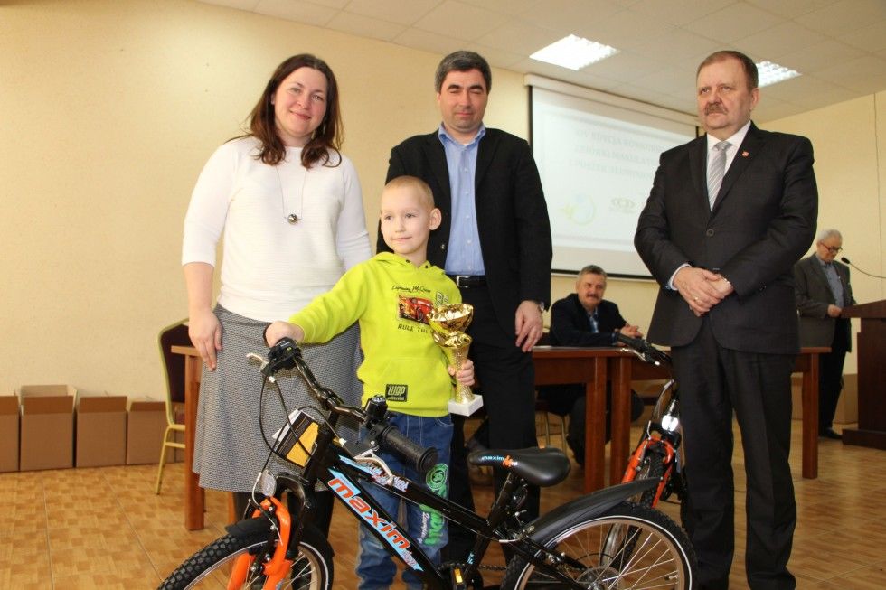 Zbieramy makulaturę i puszki aluminiowe