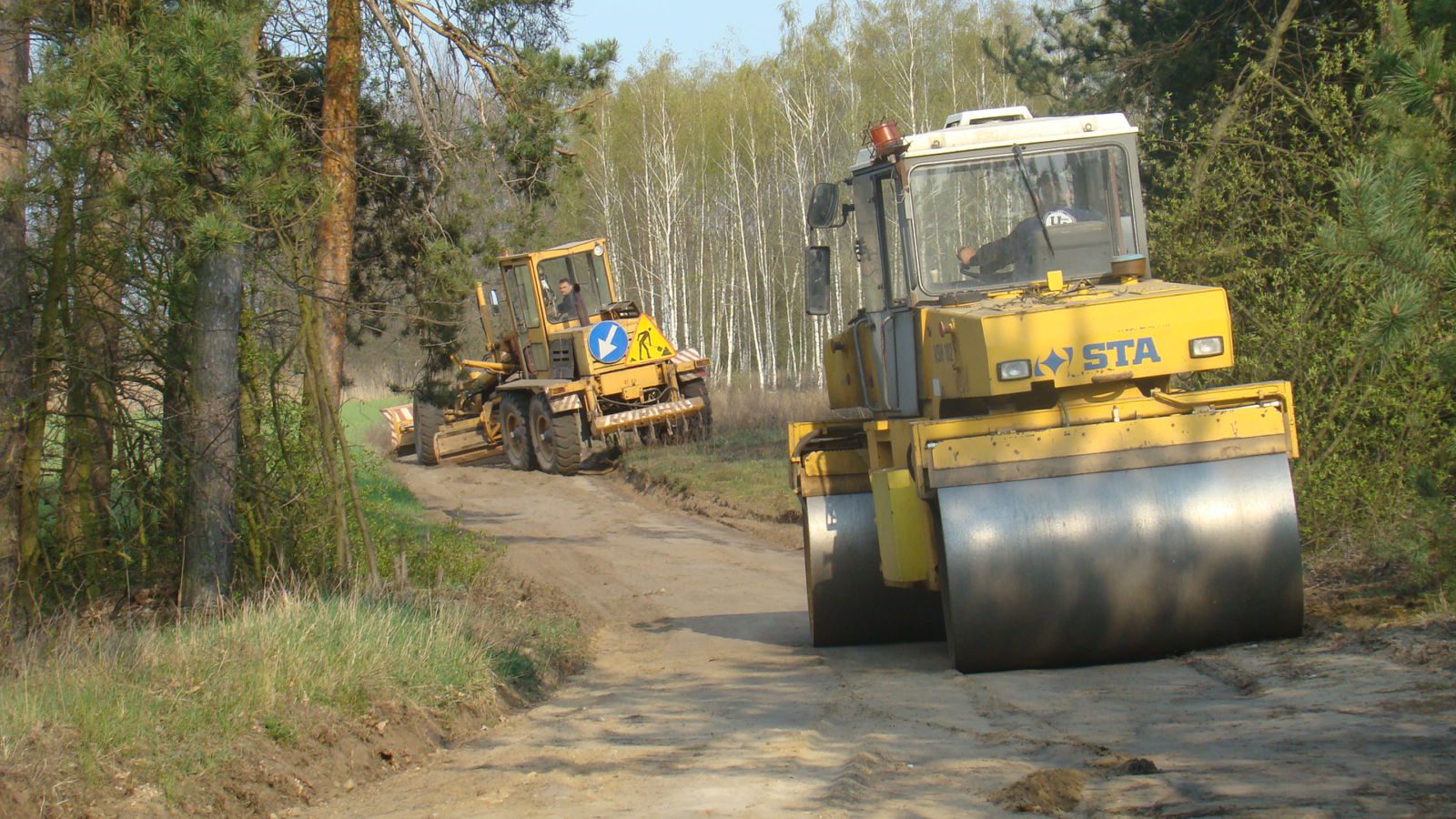 Prace na drogach  gminnych Gminy Młodzieszyn