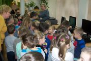 Odwiedziny przedszkolaków w Gminnej Bibliotece Publicznej w Młodzieszynie