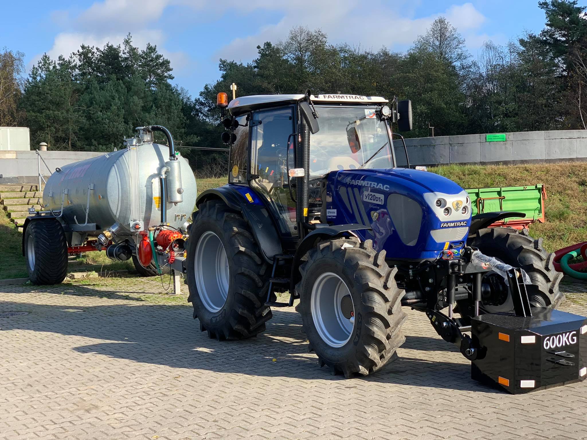 Nowy ciągnik dla Gminnego Zakładu Gospodarki Komunalnej w Młodzieszynie