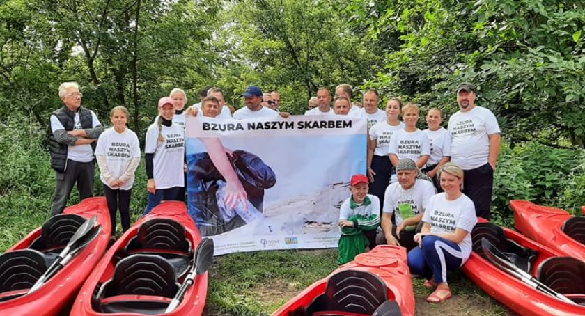 Sprzątanie Bzury. Wielkie podziękowania dla Kajakowców z Sochaczewa