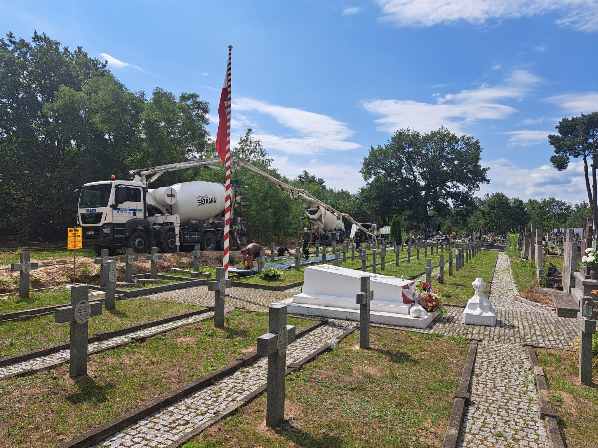 Trwają prace przy cmentarzu w m. Juliopol