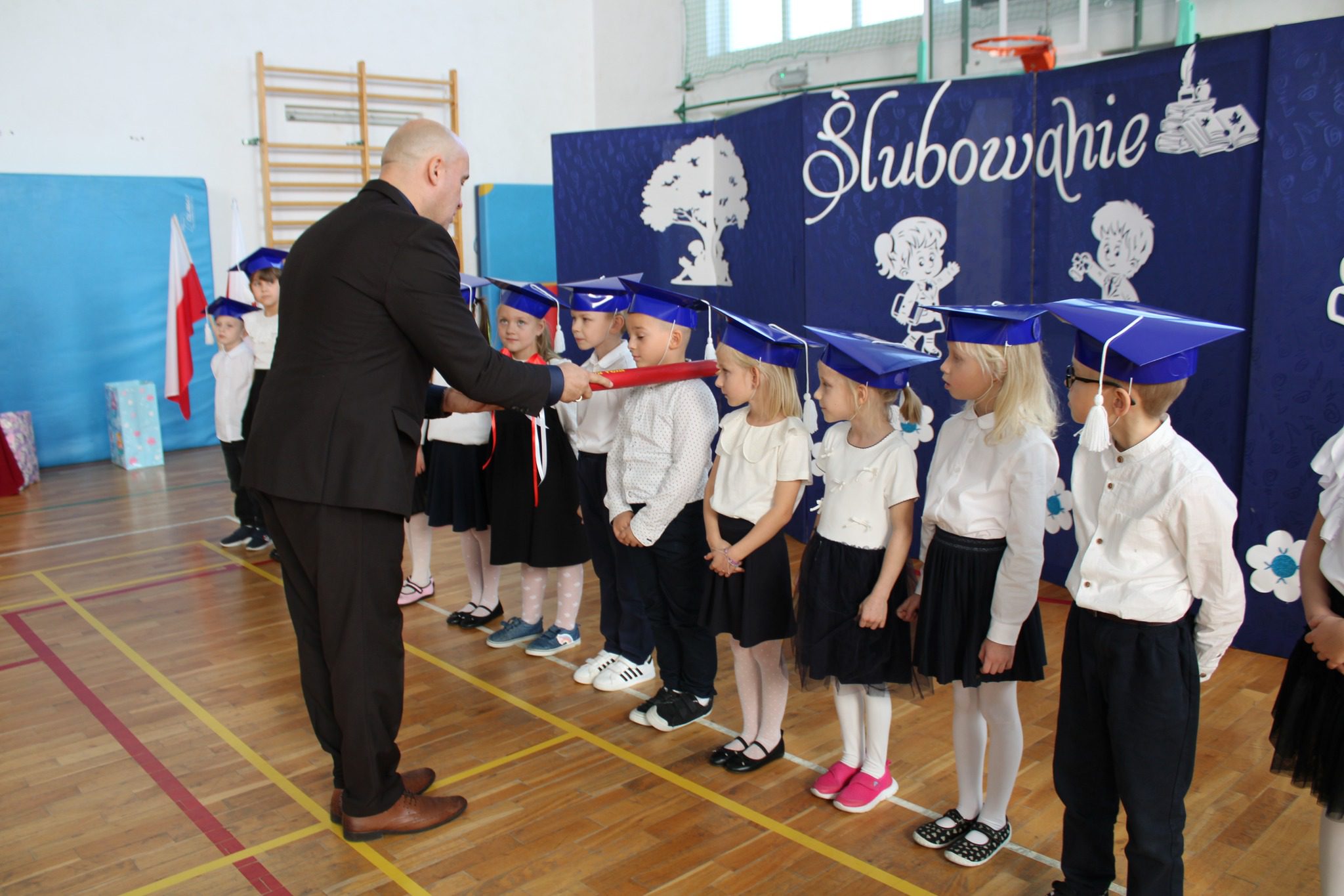 Dzień Nauczyciela w gminie Młodzieszyn – uroczyste apele i pasowanie pierwszoklasistów