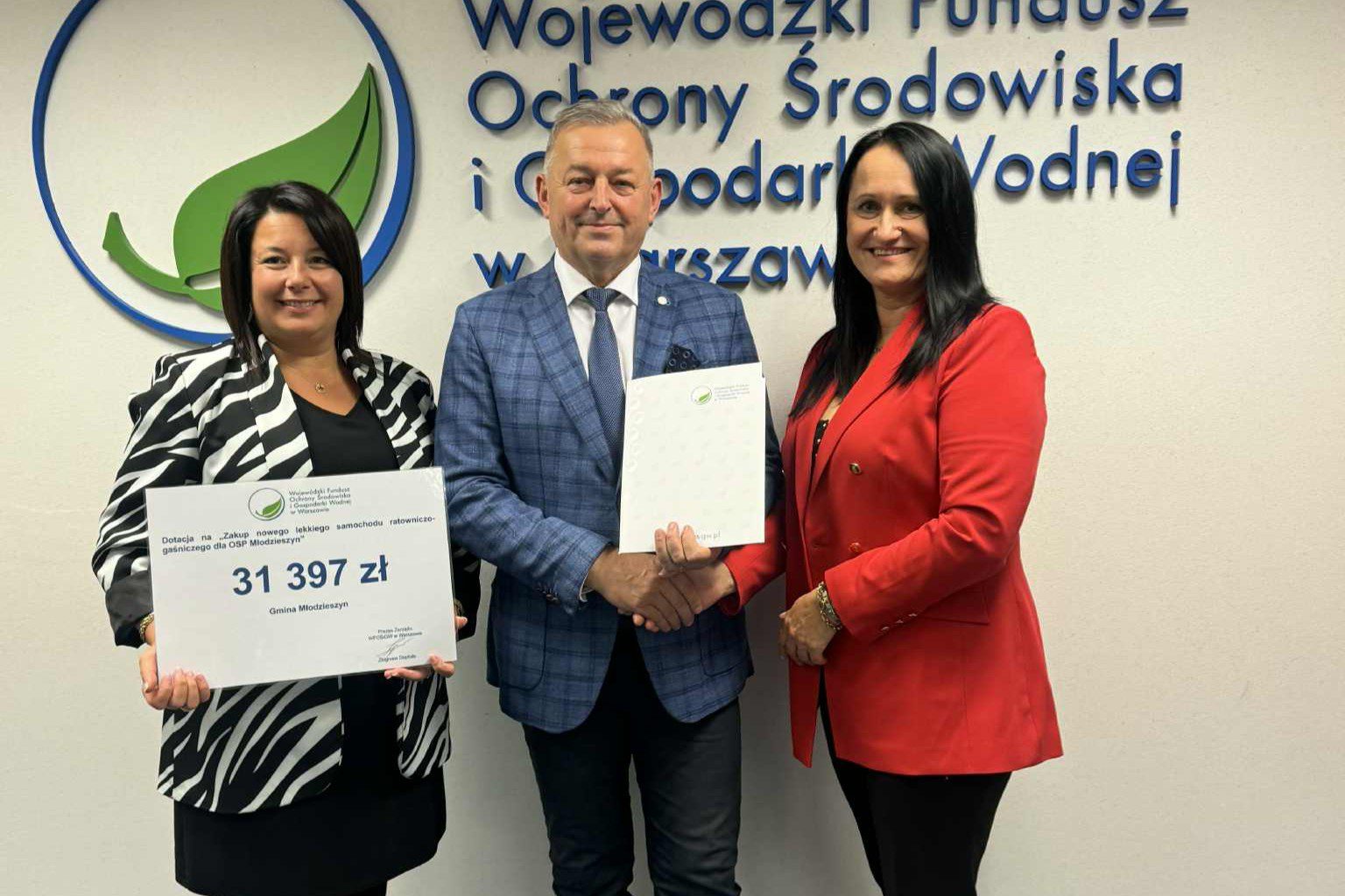 Podpisana umowa dotacji z WFOŚiGW na samochód ratowniczo-gaśniczy dla OSP Młodzieszyn