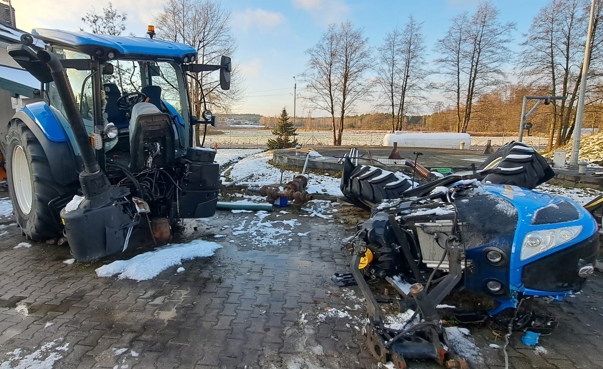 Sprzedaż mienia ruchomego – uszkodzony ciągnik rolniczy New Holland