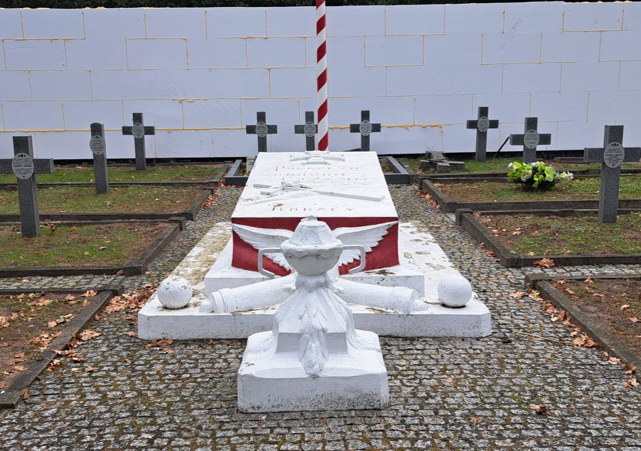 Gmina Młodzieszyn z dotacją MON na renowację pomnika w Juliopolu