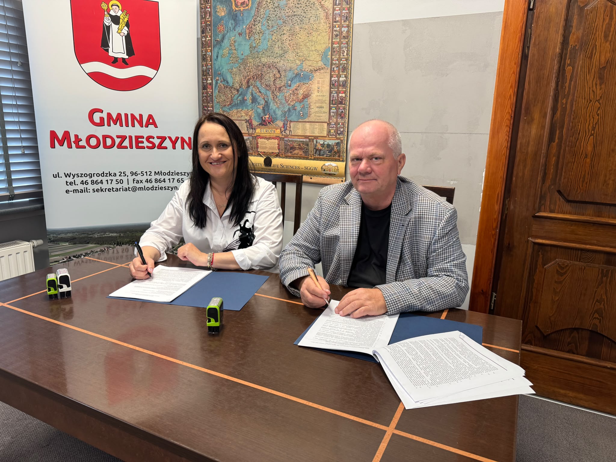 Podpisana umowa na przebudowę drogi w miejscowości Justynów