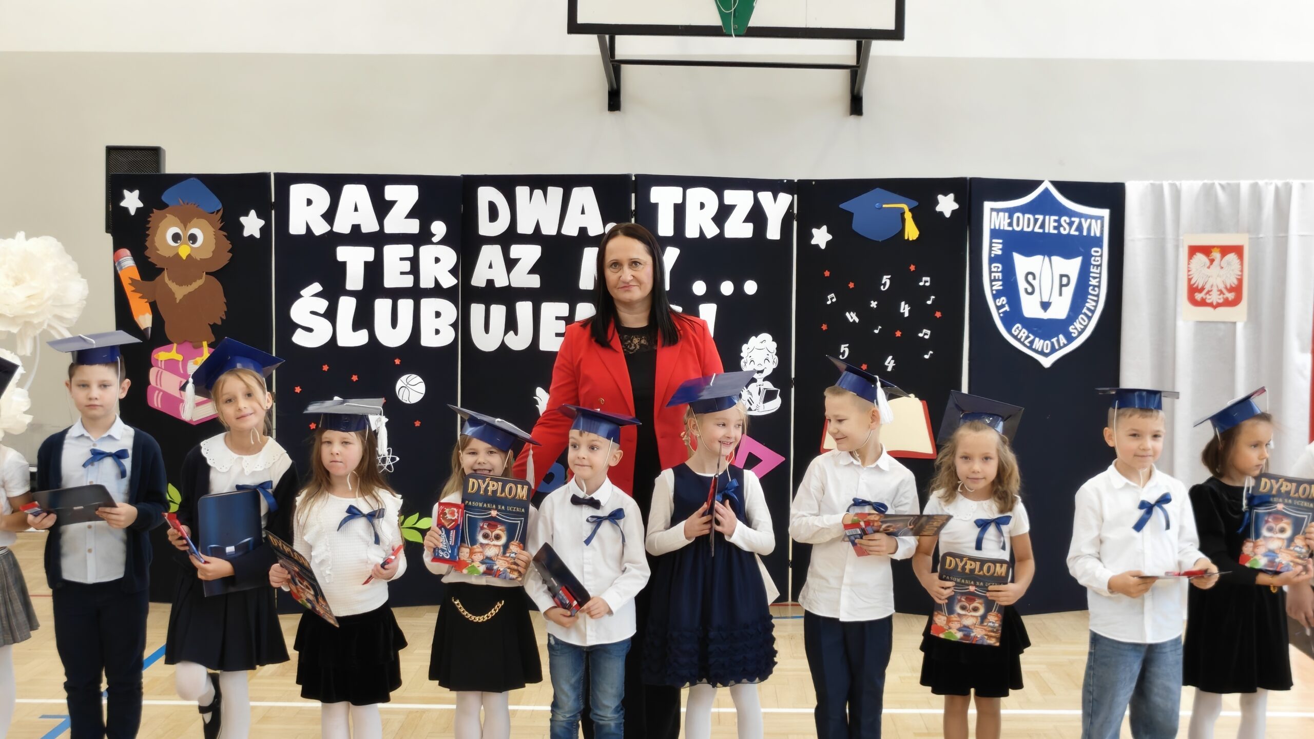 Pierwszoklasiści ze Szkoły Podstawowej w Młodzieszynie złożyli uroczyste ślubowanie